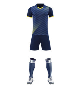 Nuevo Conjunto de Uniforme de Fútbol Personalizado con Logotipo de Equipos, de Secado Rápido, 100% Poliéster, Versión para Jugador, con Pantalones Cortos - Product Image 2