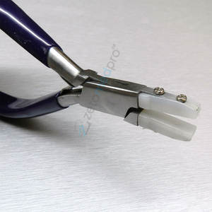 Alicates de Punta Plana de Acero Inoxidable de Alta Calidad Marca ZETOMED PRO con Mordazas de Nailon para Trabajar con Alambre, Fabricación de Joyas y Envoltura de Alambres - Product Image 2