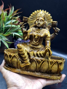 Sculpture de la déesse Lakshmi en pierre œil de tigre : un symbole de prospérité, de positivité et d'énergie divine - Product Image 4