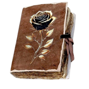 Cuaderno de hechizos de bruja con estampado de rosas, tamaño A5, mini diario de cuero vintage, grimoire, diario, cuaderno de tapa dura con correa y cierre, regalo para lectura y viajes - Product Image 1