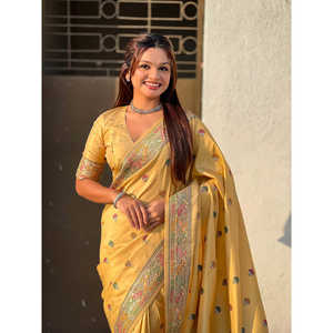 ผ้าไหมบาลูชารีสีเหลืองอ่อนทอมือลายซารีแบบดั้งเดิม คุณภาพพรีเมียม พร้อมงานปักซารีประณีต น้ำหนัก 650 กรัม - Product Image 5