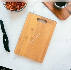 เขียงไม้ไผ่พร้อมด้ามจับสำหรับหั่นผักและผลไม้ เขียงสำหรับหั่นชีสและพิซซ่าพร้อมด้ามจับ - Product Image 3