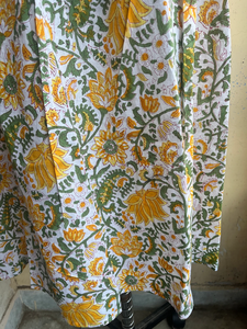 Robe longue décontractée bohème à imprimé floral en coton avec encolure carrée brodée et smockée - Product Image 3