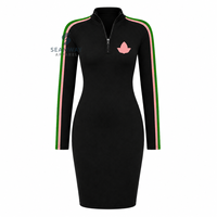 Alpha |   Kapa | Robe moulante noire Alpha pour femme, à manches contrastantes rayées, col montant zippé, longueur genou, coupe ajustée décontractée