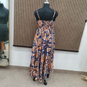 Robe décontractée pour femme, style bohème, imprimé floral, en mélange de coton tissé, longueur ras du sol, col en V, bretelles spaghetti, coupe trapèze, taille élastique, coupe classique - Product Image 2