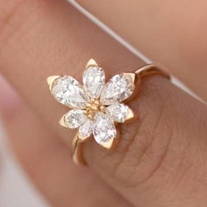 แหวนหมั้นเพชรโมอิสซาไนต์ทรงลูกแพร์รูปดอกไม้ แหวนชุบทอง 14K สำหรับเธอ - Product Image 2