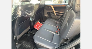 Utilisé pour Toyota Prius Plug-In Sedan avec intérieur en cuir foncé, volant à gauche, moteur turbo - Product Image 3