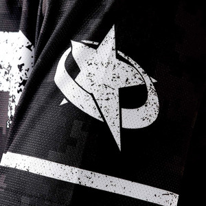 Maillot de football américain noir de qualité supérieure, col en V, motif camouflage, chemise de sport, logo personnalisé, service OEM, marque privée, vente en gros - Product Image 4