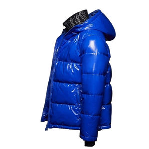 เสื้อแจ็คเก็ตดาวน์บุขนเป็ดผู้ชาย ดีไซน์ใหม่ คุณภาพสูง สำหรับกิจกรรมกลางแจ้ง สีน้ำเงินเข้มล้วน แบบสั่งทำพิเศษ สำหรับฤดูหนาว - Product Image 1