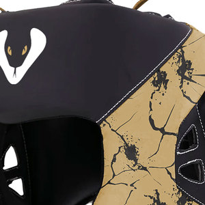 Casque de boxe en cuir Venomous Golden Line pour MMA et Muay Thai, protection durable pour le sparring - Product Image 3