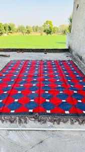 Tapis géométrique fait main rouge et bleu, motif losanges, style bohème marocain, tapis tribal en laine, décoration rustique pour salon et ferme - Product Image 2