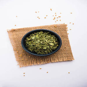 Feuilles de fenugrec indien séchées de qualité supérieure Kasuri Methi pour recettes traditionnelles, mélanges d'épices et ingrédients culinaires internationaux - Product Image 4