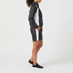 Ensemble de vêtements de sport pour femme avec logo personnalisé OEM, short patchwork, veste coupe-vent noire et blanche, ensemble 2 pièces pour femme - Product Image 2