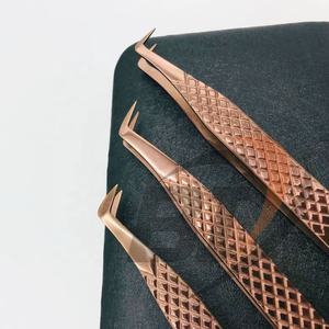 Pinzas de extensión de pestañas con agarre de diamante de oro rosa de alta calidad Extensión de pestañas profesional sostenible - Product Image 1