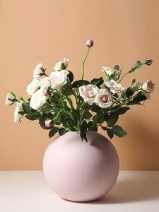 Vase rond en céramique rose, minimaliste, fait main, glaçure mate, 4-8 pouces, pour table, maison, mariage, fête - Product Image 4