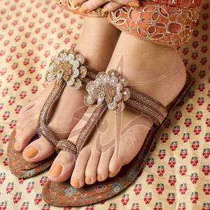 Chaussures tendance pour femmes, imprimées et personnalisables, fabriquées à la main, style Kolhapuri, avec semelle intermédiaire antidérapante - Product Image 3