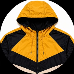 Conjunto Deportivo Ligero con Chaqueta con Capucha y Cremallera y Pantalones Cortos, Diseño Personalizado con Bloques de Color y Logotipo Frontal, Cortavientos - Product Image 5
