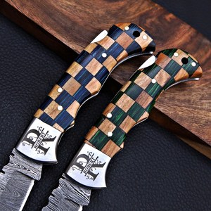 Cuchillo Plegable Artesanal UA Supplies de Acero de Damasco con Bloqueo Trasero, Grado Industrial, Mango de Madera Mosaico, Hoja Drop Point, Funda de Cuero 1 - Product Image 3