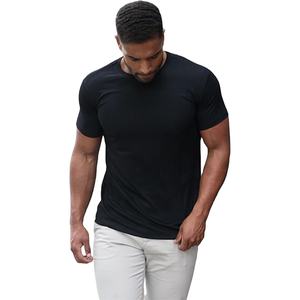 T-shirt à manches courtes en coton ultra doux pour homme - Commandez une taille plus grande - Product Image 1