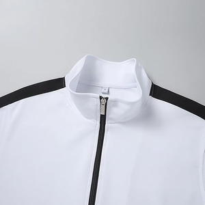 Ensemble de survêtement blanc moderne |   Costume 2 pièces SPORT-CHIC pour hommes |   Veste et pantalon zippés avec des accents noirs fins - Product Image 4