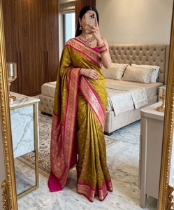 Sari Banarasi Verde Mostaza de Primera Calidad, Suave, con Borde Tejido en Zari Rosa, Prenda Tradicional para Bodas, Hecho con Materiales Reciclados - Product Image 1