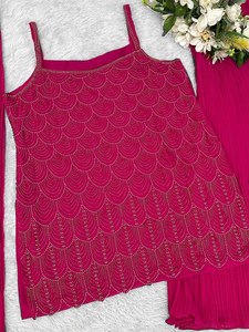 Conjunto Indio-Pakistaní Rosa Brillante Bordado con Cuentas y Encaje, Top con Falda Plisada, Vestido para Festivales - Product Image 4