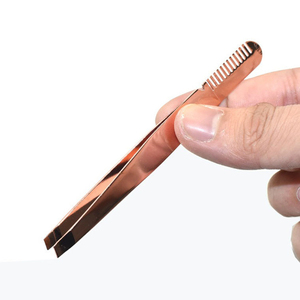 Pinza Profesional para Cejas con Peine, Modelo KI-CT-09, Acero Inoxidable, Punta Puntiaguda, Depilación de Cejas de Lujo - Product Image 3
