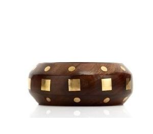 Bracelet en bois élégant, bijou moderne en bois pour femme, idéal pour les tenues décontractées et les soirées, disponible chez Worldwide Supply - Product Image 4