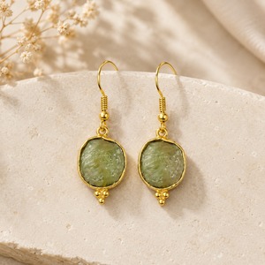 Pendientes Minimalistas de Amatista en Bruto de 8x10 mm con Engaste de Bisel, Piedra de Nacimiento, Joyería de Gema en Bruto, Regalo de Amor - Product Image 5
