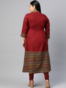 Robe formelle en rayonne et dentelle cambric à imprimé géométrique, col mandarin, manches trois quarts, grande taille, couleur bordeaux pour femme - Product Image 5