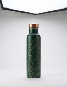 Botella de Agua de Cobre Pintada con Esmalte Ayurvédico Premium, Diseño Artístico de Follaje, Botella Deportiva Metálica a Prueba de Fugas, Fabricante OEM - Product Image 3