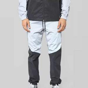 Dernière veste coupe-vent légère et imperméable pour homme avec capuche, idéale pour la course, le cyclisme, la randonnée et le streetwear décontracté - Product Image 4