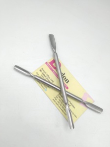 Empujadores de Cutículas con Acabado Plateado Regular, Empujador de Cutículas de Acero Inoxidable con Logotipo Personalizado, Removedor de Piel Muerta en Forma de Cuchara - Product Image 1