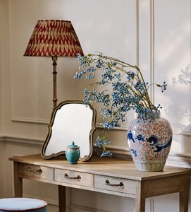 Lampe de table vintage en métal avec abat-jour plissé floral, artisanat en fer de qualité supérieure, éclairage d'ambiance chaleureux pour intérieurs élégants - Product Image 4