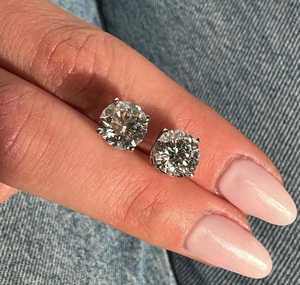 Boucles d'oreilles clous en argent 925 Pear Jewelex, moissanite ronde, couleur VVS D-E-F, plaqué rhodium - Product Image 3