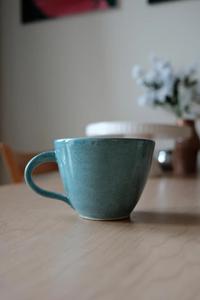 Taza de Té de Cerámica Minimalista con Esmalte Degradado Suave, Silueta Cónica, Asa Ergonómica, Aislamiento Térmico para un Estilo de Cocina Moderno - Product Image 6