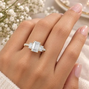 Bague en argent 925 pavée avec diamant Moissanite taille émeraude, trois pierres, pour femme, mariage, fiançailles - Product Image 2