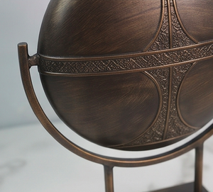 Vase de table moderne en métal avec support, présentoir décoratif pour la décoration de la maison, de l'agencement de bureau ou comme présentoir de cadeaux - Product Image 2