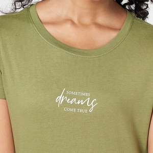 T-shirt en coton pour femme avec motif et slogan 'Dreams', col rond, manches courtes, vert olive, fabricant de vêtements - Product Image 6