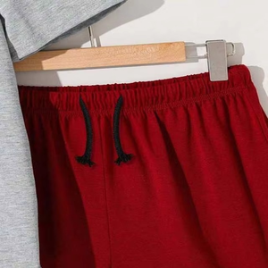 Conjunto de camiseta y pantalones cortos para hombre en rojo y gris con diseño geométrico de paneles, atuendo informal de verano, transpirable, de algodón, dos piezas, OEM - Product Image 6
