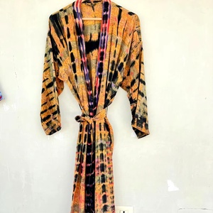 Hermosa seda amarilla y negra Tie Dye Long Kimono Chic Belt y Festival Wear para verano Tela de gasa para la temporada de primavera - Product Image 1