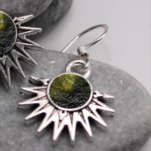 Boucles d'oreilles élégantes en Moldavite certifiée de qualité A |   Chlum République tchèque Moldavite |   Bijoux en argent sterling 925 plaqué or 18 carats - Product Image 3
