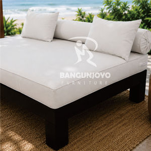 Chaise longue d'extérieur moderne avec coussins en polyester blanc, structure en teck, style côtier, sans accoudoirs, dossier solide, résistant aux UV - Product Image 2