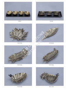 Juego de 2 Bandejas Decorativas de Latón con Forma de Hoja de Ginkgo, Artesanía Metálica Moderna, Bandeja Decorativa Horizontal de Aluminio con Forma de Hoja - Product Image 2