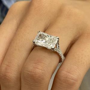 Bague de fiançailles en diamant taille radiant avec halo caché en or blanc, pavé de diamants, solitaire, bague de mariée, bijoux de luxe pour femmes - Product Image 3