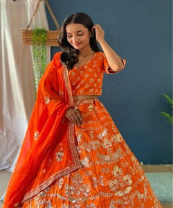 ชุดแต่งงานแบบบอลกาวน์ผ้าชีฟองสไตล์ปากีสถานแบบกึ่งสำเร็จรูป LehengaCholi สำหรับผู้หญิงในสไตล์ลาวิซา พร้อมงานปักชุนนีประดับเลื่อม - Product Image 2