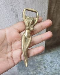 Abridor de Botellas de Cerveza Decorativo de Latón Hecho a Mano con Figura de Mujer Desnuda, Herramienta de Bar Coleccionable para Entretenimiento y Regalos - Product Image 3