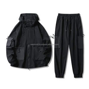 Ropa de lluvia con cremallera de moda OEM ODM Traje cortavientos para exteriores 2 piezas Zip Up Hombres bolsillo de carga Conjunto de chándales cortavientos - Product Image 2