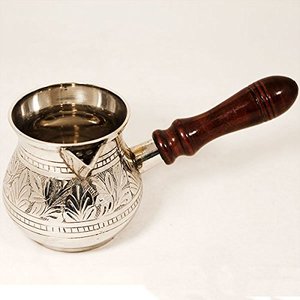 Cafetière traditionnelle en laiton avec motif floral gravé, forme ronde, poignée en bois, pot de service décoratif - Product Image 3