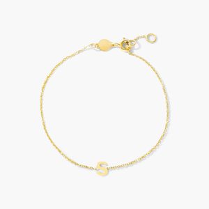 Mini bracelet avec initiale A-Z en or jaune - Product Image 1